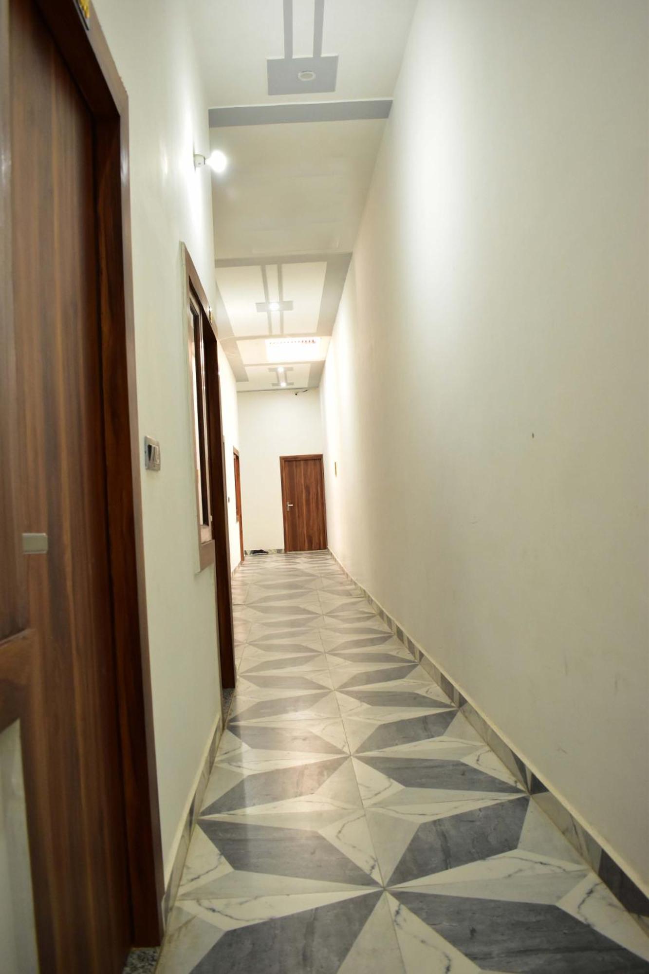 Hotel Rudra Residency Near Railway Station マトゥラー エクステリア 写真