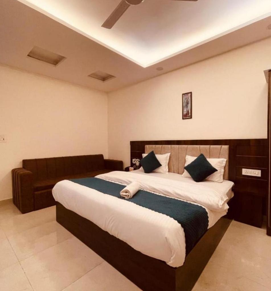 Hotel Rudra Residency Near Railway Station マトゥラー エクステリア 写真